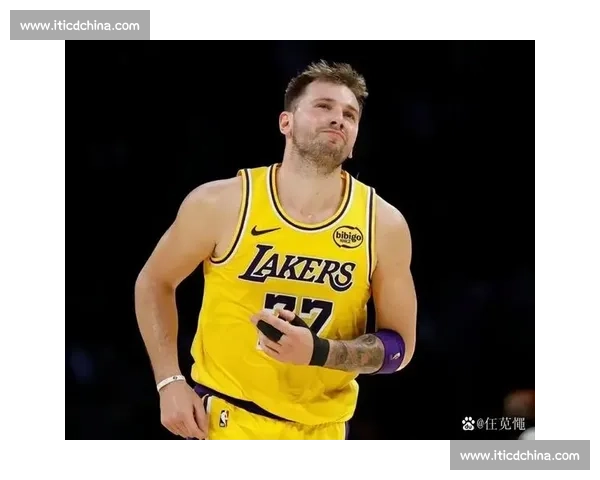 湖人对决热火格林成焦点攻防拉锯引爆全场季后赛舞台谁能主宰走向